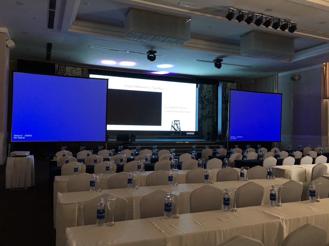 Dịch vụ cho thuê máy chiếu Quận 1 yêu cầu đội ngũ nhân sự phải chuyên nghiệp, đội ngũ kỹ thuật phải có tay nghề cao và kinh nghiệm, phản ứng nhanh hơn, kịp thời xử lý mọi tình huống sự cố sảy ra trong quá trình thuê máy chiếu Quận 1. Bên cạnh đó chúng tôi có hỗ trợ cho thuê bút trình chiếu laser pointer giúp cho các buổi thuyết trình và dạy học trở nên chuyên nghiệp hơn.